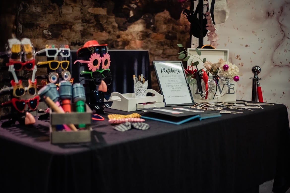 photobooth catch the moment requisites