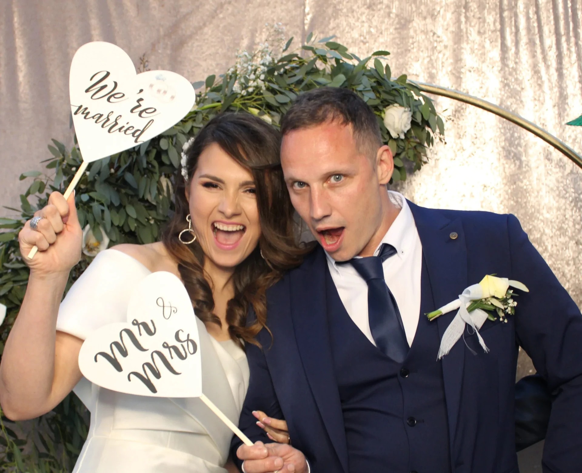 photobox newlyweds posing